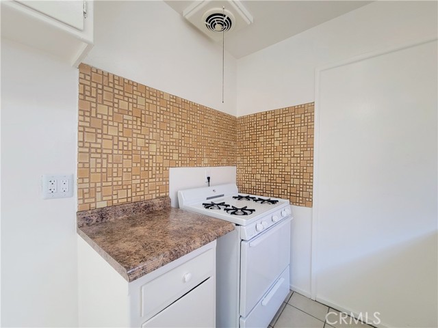 Detail Gallery Image 8 of 18 For 1231 E South St, Long Beach,  CA 90805 - 3 Beds | 2 Baths