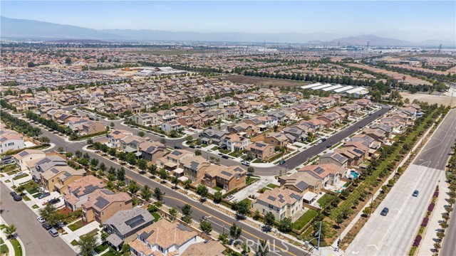 4132 S Canal Way, Ontario CA: https://media.crmls.org/medias/4d8ee40c-d1f7-415b-868d-6e1716b1939e.jpg
