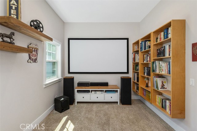 1405 Lakeside Lane, Huntington Beach CA: https://media.crmls.org/medias/4d8f9c29-25e8-44ef-98d2-a60941e4f396.jpg