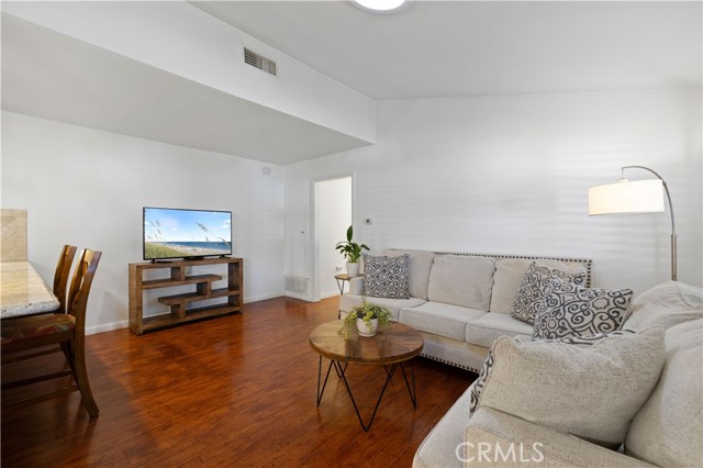 Detail Gallery Image 6 of 30 For 19348 Avenue of the Oaks, Newhall,  CA 91321 - 2 Beds | 1/1 Baths