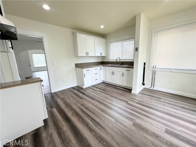 2217 10th Avenue, Los Angeles CA: https://media.crmls.org/medias/4d8fca51-7391-4179-ab3f-383ceda4b5e9.jpg