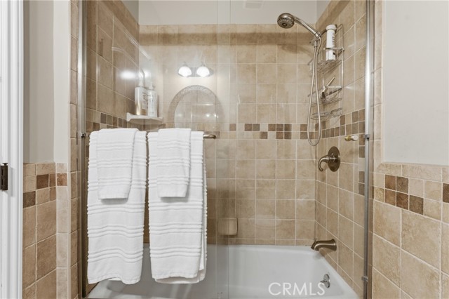 Detail Gallery Image 24 of 39 For 22711 Collins St, Woodland Hills,  CA 91367 - 4 Beds | 3/1 Baths