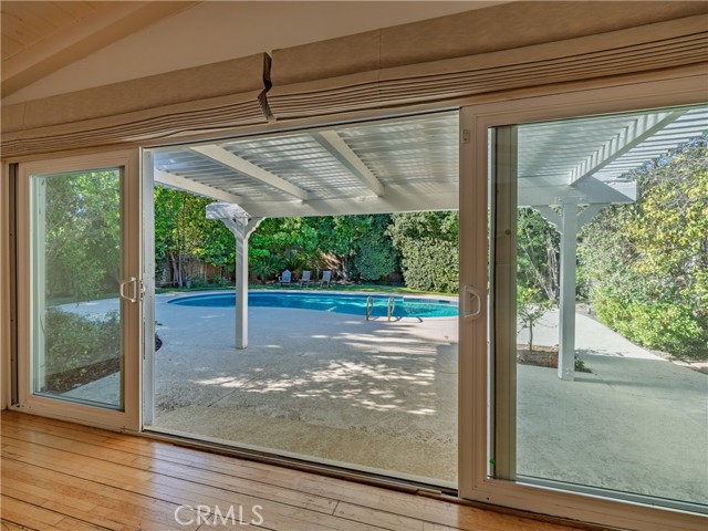 Detail Gallery Image 59 of 65 For 4539 Hayvenhurst, Encino,  CA 91436 - 3 Beds | 3 Baths