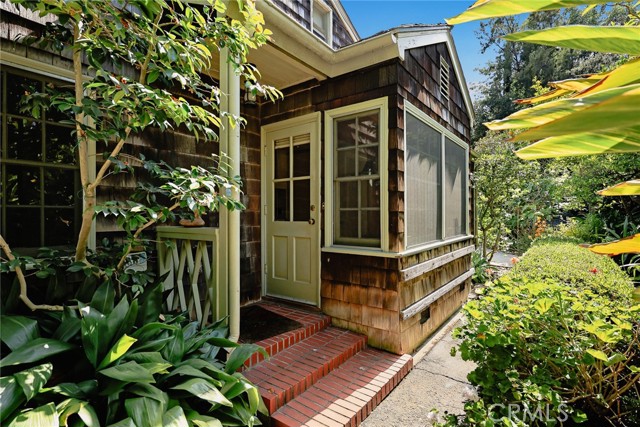 85 S San Rafael Avenue, Pasadena CA: https://media.crmls.org/medias/4d91b95b-bb91-4293-9f2a-a202baffb061.jpg
