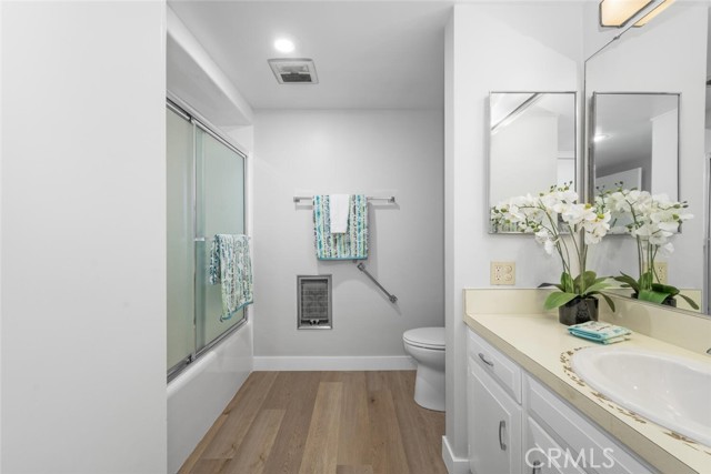 1930 St John Road, Seal Beach CA: https://media.crmls.org/medias/4d9270e4-49e8-4678-a801-cc3eec335b29.jpg