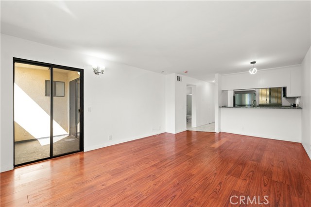 Detail Gallery Image 6 of 39 For 2343 E 17th #202,  Long Beach,  CA 90804 - 2 Beds | 2 Baths