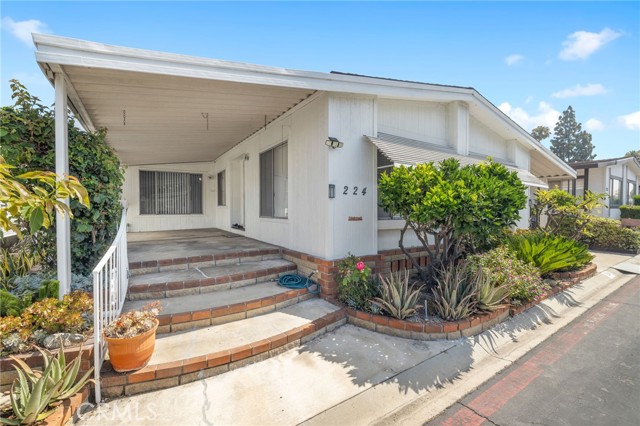 1919 W Coronet Avenue, Anaheim CA: https://media.crmls.org/medias/4d93e7be-31a7-46a1-86cf-43ce5397d67a.jpg