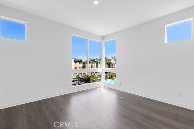 980 N Tangent Privado, Ontario CA: https://media.crmls.org/medias/4d93fbdb-67e5-46d4-a0c1-710dba7968c4.jpg