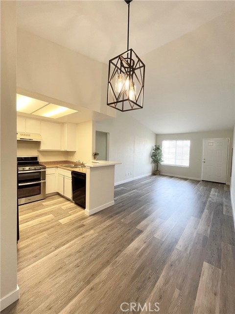 Detail Gallery Image 4 of 24 For 31 Alicante Aisle #59,  Irvine,  CA 92614 - 2 Beds | 2 Baths