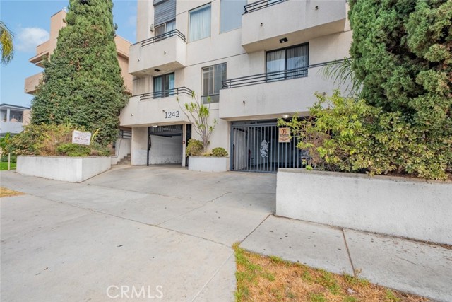 Detail Gallery Image 21 of 27 For 1242 S Holt Ave #104,  Los Angeles,  CA 90035 - 2 Beds | 2/1 Baths