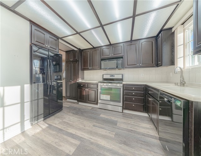 Detail Gallery Image 7 of 27 For 17032 Van Ness Ave, Torrance,  CA 90504 - 4 Beds | 2 Baths