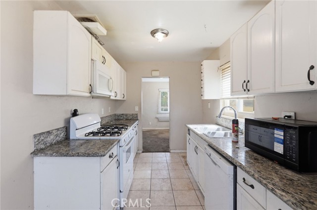 Detail Gallery Image 9 of 31 For 913 Goldenrod, Escondido,  CA 92027 - 3 Beds | 1 Baths