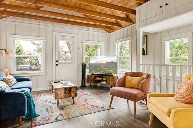 Detail Gallery Image 1 of 22 For 577 Acacia Dr, Crestline,  CA 92325 - 2 Beds | 1 Baths