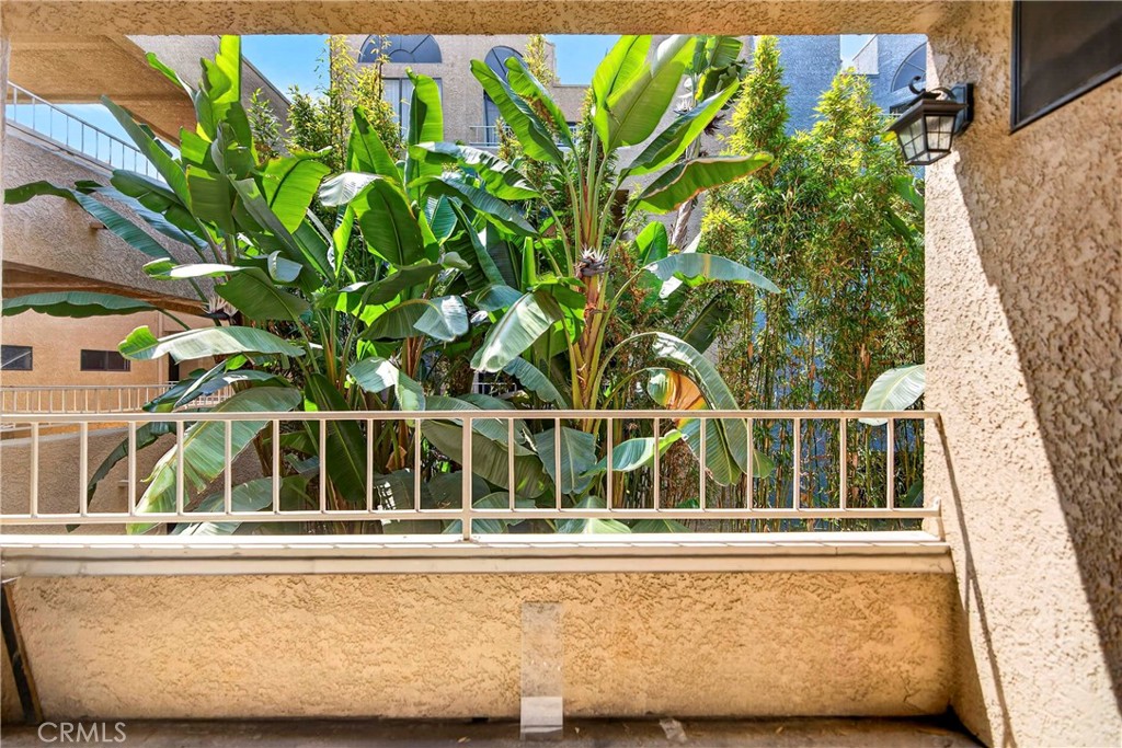 https://media.crmls.org/medias/4d96b2c3-72de-4ec6-aa96-f9bfea4f4337.jpg?preset=X-Large