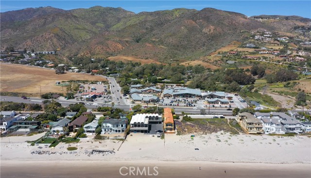 6216 Tapia Drive, Malibu CA: https://media.crmls.org/medias/4d96e2c1-7a83-4374-a887-64734c7051e2.jpg