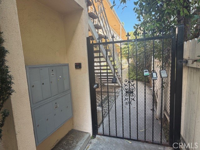 Detail Gallery Image 2 of 5 For 1129 Lincoln Bld, Santa Monica,  CA 90403 - – Beds | – Baths