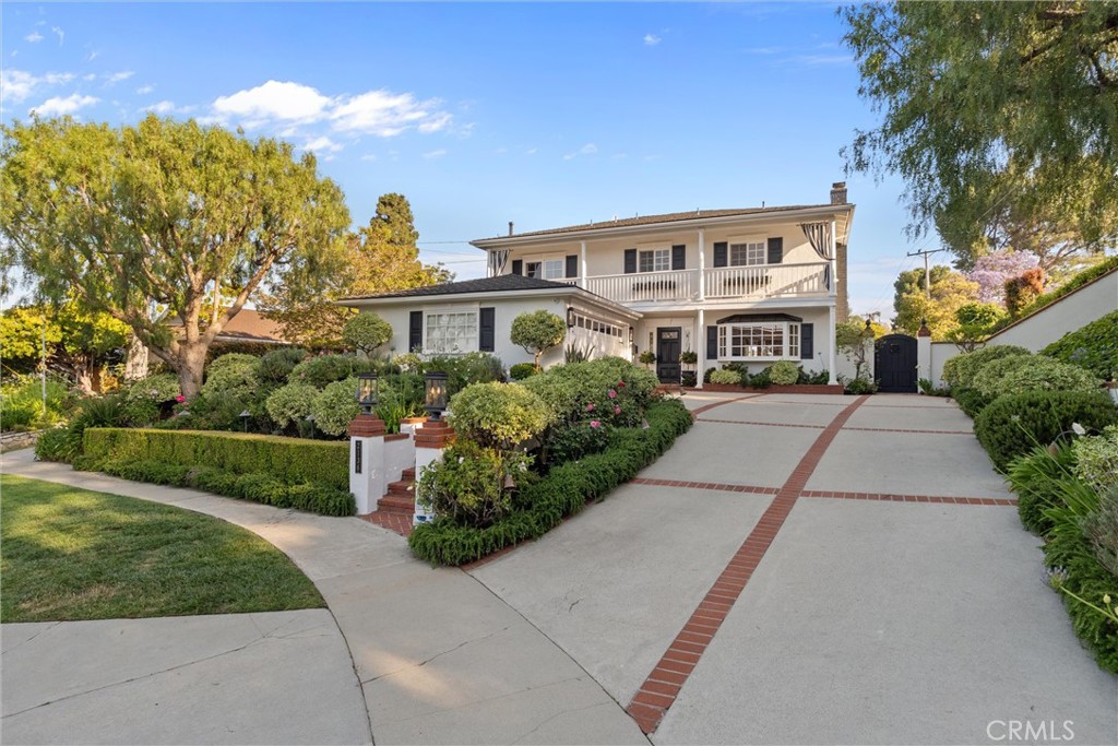 2136 W Gaucho Drive