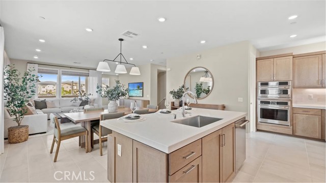 Detail Gallery Image 2 of 39 For 924 Chinon, Irvine,  CA 92618 - 4 Beds | 3/1 Baths