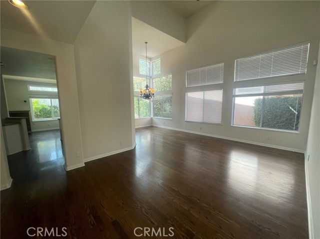 https://media.crmls.org/medias/4d9aa430-89a8-4e4a-95c5-3b7b215fe7bc.jpg?preset=X-Large