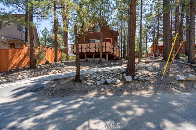 Detail Gallery Image 3 of 32 For 320 Hilltop Ln, Big Bear City,  CA 92314 - 2 Beds | 2 Baths