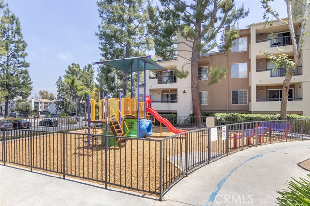 Detail Gallery Image 18 of 21 For 21500 Burbank Blvd #126,  Woodland Hills,  CA 91367 - 1 Beds | 1 Baths