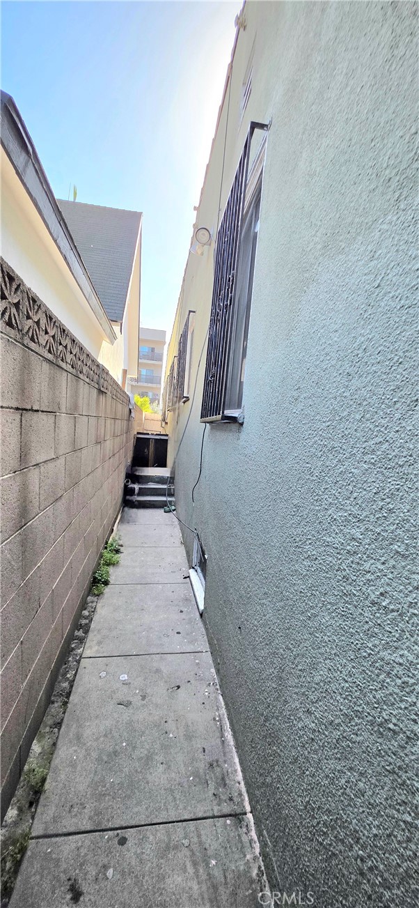 Detail Gallery Image 8 of 23 For 1249 1251 W 39th St, Los Angeles,  CA 90037 - – Beds | – Baths