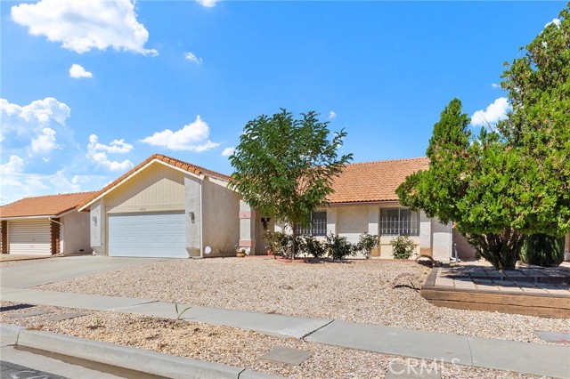 Detail Gallery Image 4 of 50 For 2010 Silver Oak Way, Hemet,  CA 92545 - 3 Beds | 2 Baths