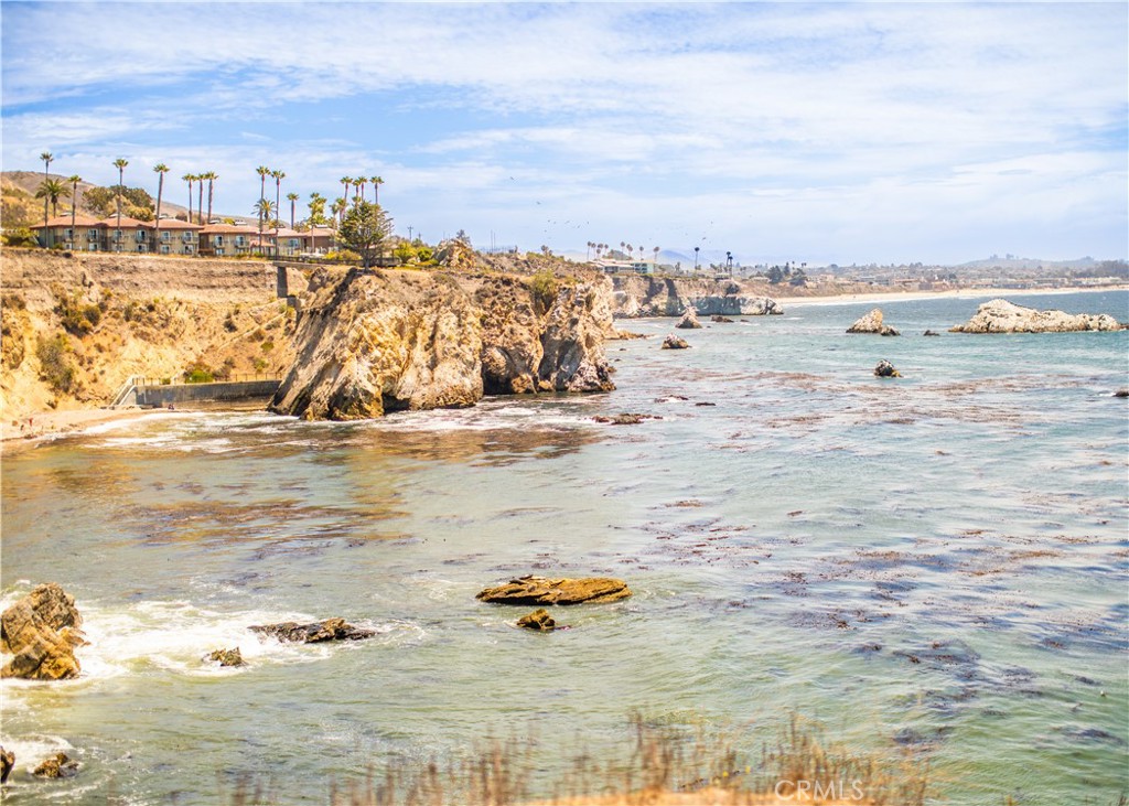 https://media.crmls.org/medias/4d9d69a4-a4ca-4adc-8056-fd690e701bda.jpg?preset=X-Large