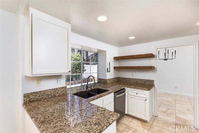 28705 Bridge Water Lane, Menifee CA: https://media.crmls.org/medias/4d9dd8f2-b863-4db7-9c5e-497e5617e358.jpg