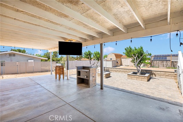 18064 Cajon Street, Hesperia CA: https://media.crmls.org/medias/4d9e7e42-fcc0-424d-91c6-f9af55485e42.jpg