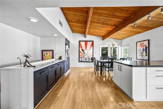 Detail Gallery Image 10 of 27 For 3830 Buena Park Dr, Studio City,  CA 91604 - 3 Beds | 3 Baths