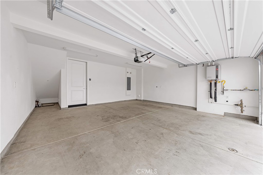 https://media.crmls.org/medias/4d9fd2fd-60d7-4022-b870-9c72156e5ec2.jpg?preset=X-Large