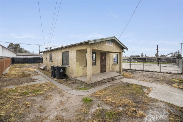 Detail Gallery Image 2 of 18 For 1822 W 4th, Santa Ana,  CA 92703 - 3 Beds | 1 Baths