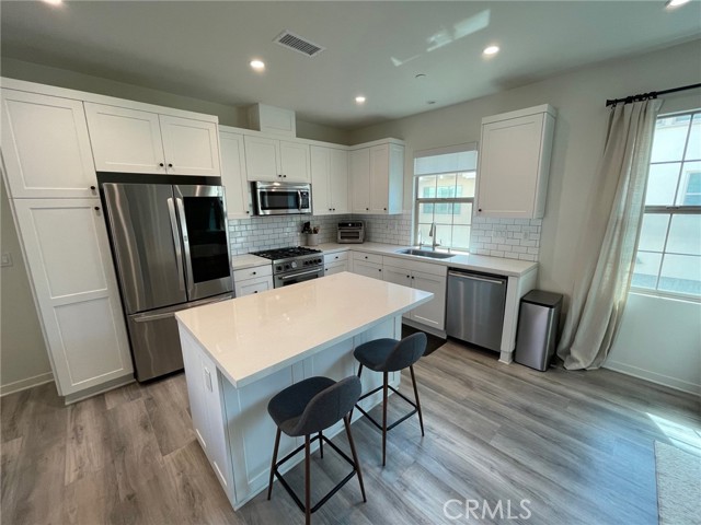 Detail Gallery Image 5 of 29 For 152 Elkhorn, Irvine,  CA 92618 - 2 Beds | 2/1 Baths