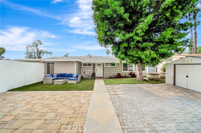 Detail Gallery Image 3 of 43 For 19706 Victory Bld, Woodland Hills,  CA 91367 - 4 Beds | 2 Baths