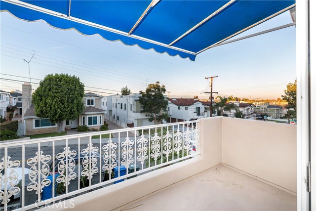 1930 Gates Avenue, Redondo Beach, California 90278, 4 Bedrooms Bedrooms, ,2 BathroomsBathrooms,Residential,Sold,Gates,SB17239124