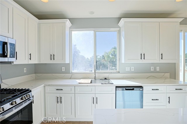 Detail Gallery Image 15 of 70 For 26523 Bladen Ave, Murrieta,  CA 92562 - 5 Beds | 3 Baths