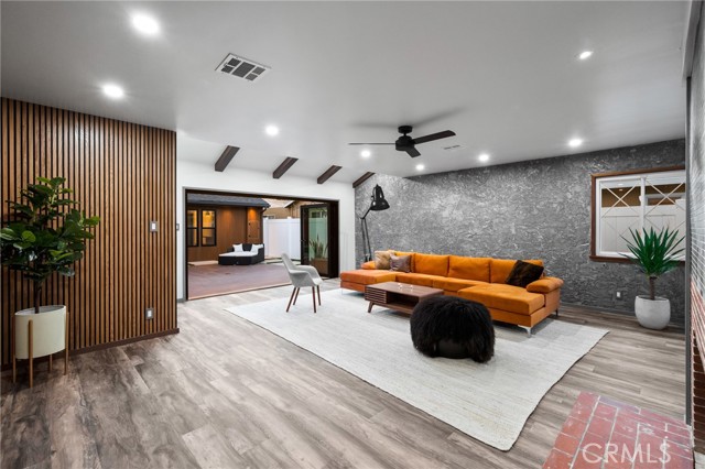 7424 W 85th Street, Los Angeles CA: https://media.crmls.org/medias/4da5a18b-853d-4d58-90d6-c63a12943c15.jpg