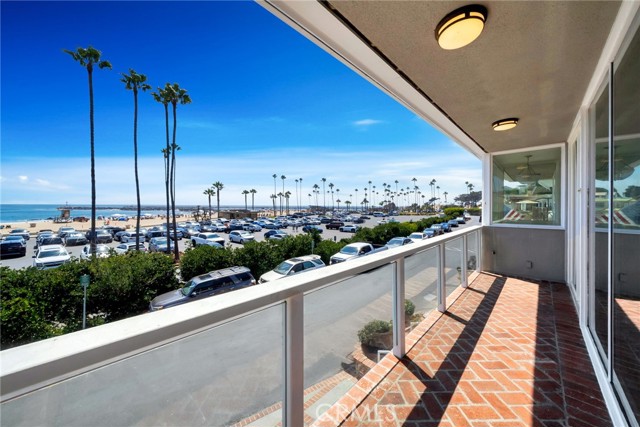 3116 Breakers Drive, Corona del Mar CA: https://media.crmls.org/medias/4da69af7-ef9f-40cb-a03f-cd2e61551b47.jpg