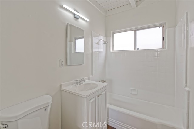 Detail Gallery Image 13 of 19 For 440 Rosecrans Ave #B,  Manhattan Beach,  CA 90266 - 2 Beds | 1 Baths