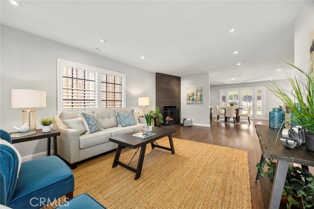 4002 E Greenwood Avenue, Orange CA: https://media.crmls.org/medias/4da9af62-6338-43e4-8522-aec80a23dfac.jpg
