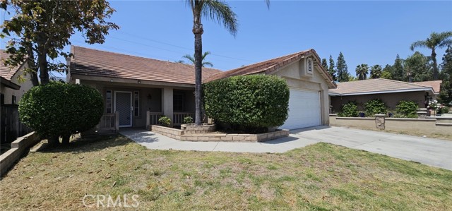 Detail Gallery Image 2 of 13 For 12050 Countryside Dr, Fontana,  CA 92337 - 3 Beds | 2 Baths