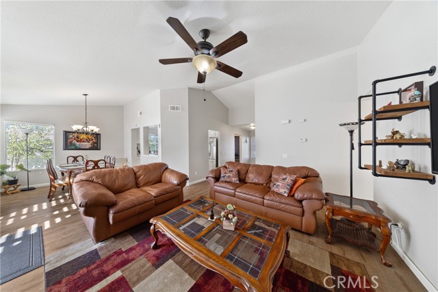 30421 Teal Brook Drive, Menifee CA: https://media.crmls.org/medias/4dab9748-126f-4c42-860b-97d238b0d3e2.jpg