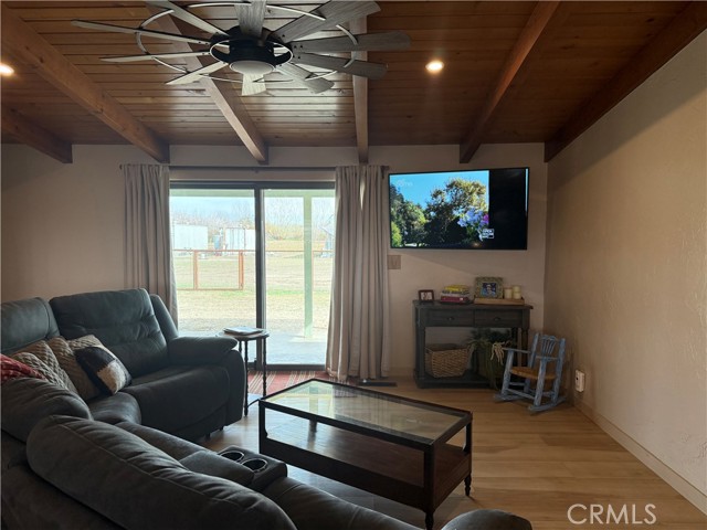 Detail Gallery Image 14 of 65 For 25565 Road 13, Chowchilla,  CA 93610 - 4 Beds | 3 Baths