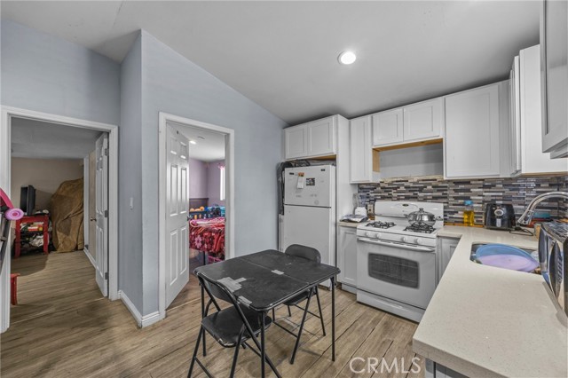 Detail Gallery Image 29 of 39 For 1709 S Townsend St, Santa Ana,  CA 92704 - 4 Beds | 2/1 Baths