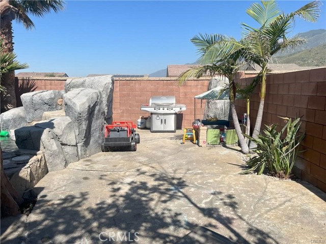4866 Stoneglen Avenue, Fontana CA: https://media.crmls.org/medias/4daca238-a7e6-42c6-ad6a-6fd3d793be26.jpg