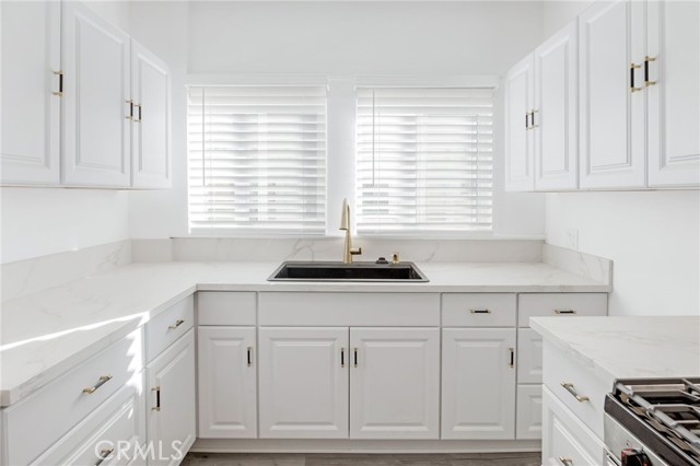 Detail Gallery Image 11 of 23 For 550 N Kenmore Ave #1/2,  Los Angeles,  CA 90004 - 2 Beds | 1 Baths