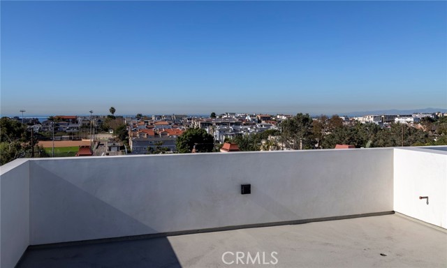 645 10th Street, Hermosa Beach, California 90254, 4 Bedrooms Bedrooms, ,3 BathroomsBathrooms,Residential,Sold,10th,SB24004512