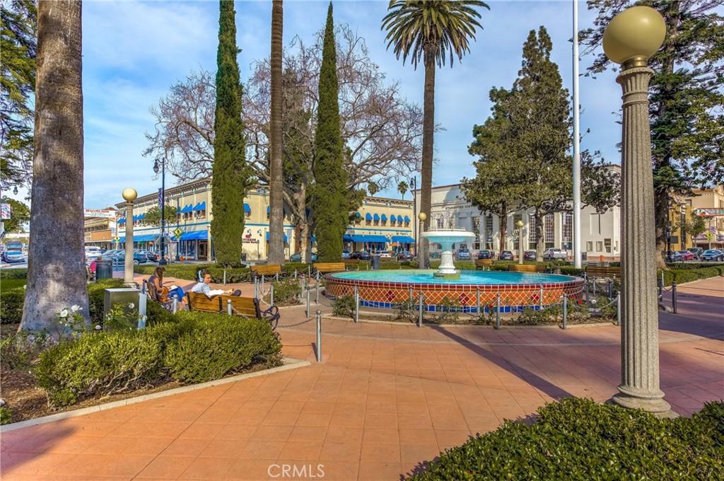 https://media.crmls.org/medias/4daf3d3f-e5f2-43bc-979f-2c388fe09771.jpg?preset=X-Large