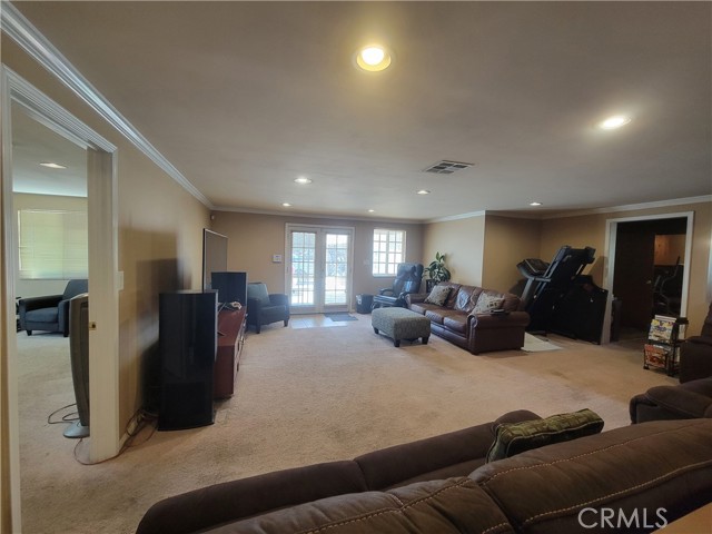 7161 N Atlantic Place, Long Beach CA: https://media.crmls.org/medias/4daf7678-754c-45b1-87da-a314c2104c86.jpg